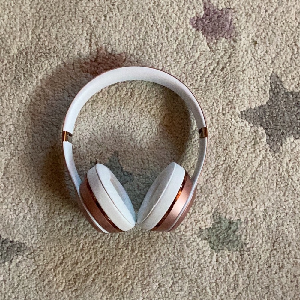 BEATS WIRELESS HEADPHONES